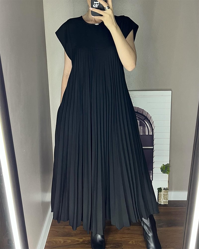 Moore | Timeless and Comfortable Dress