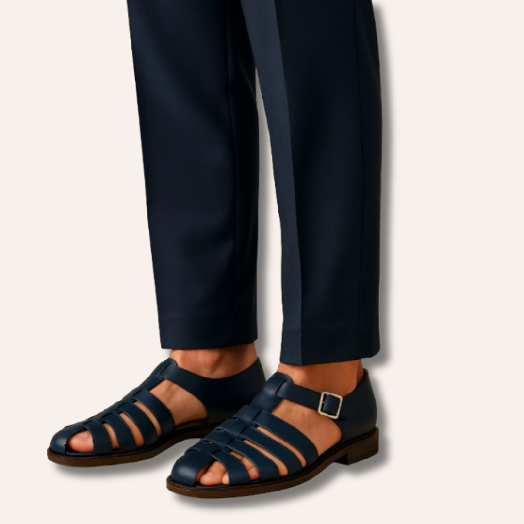 Moore | Closed Sandal With Strap