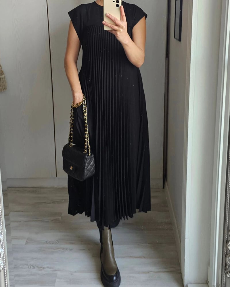 Moore | Timeless and Comfortable Dress
