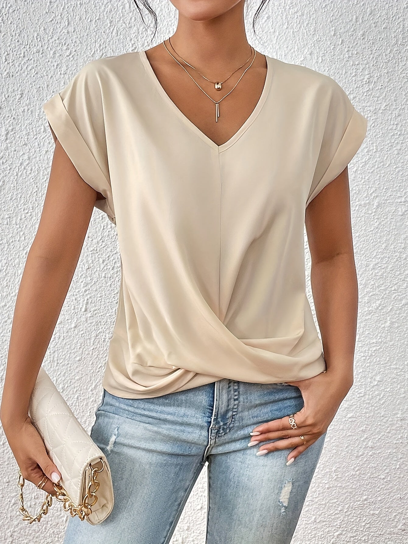Moore | Elegant V-Neck Top