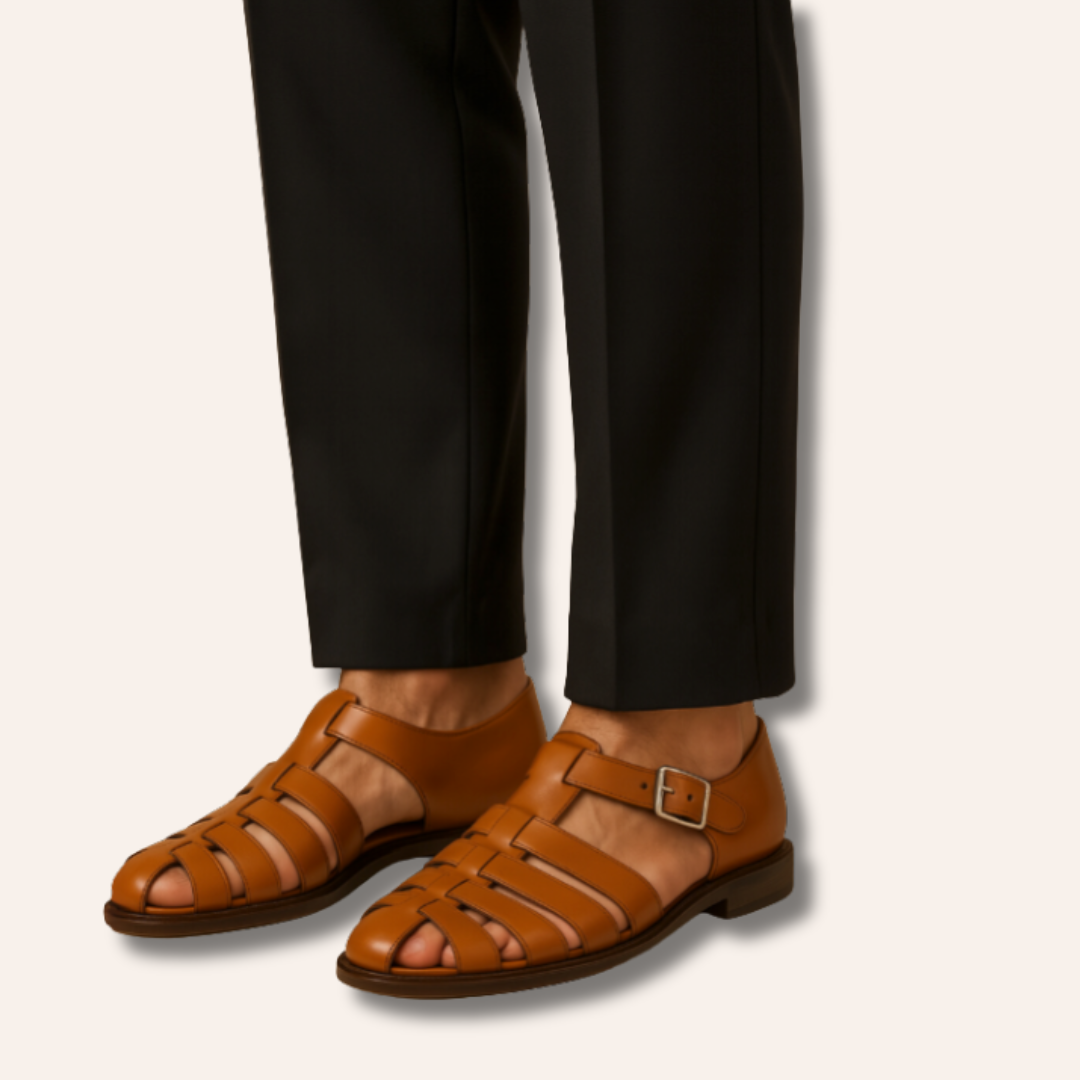 Moore | Closed Sandal With Strap