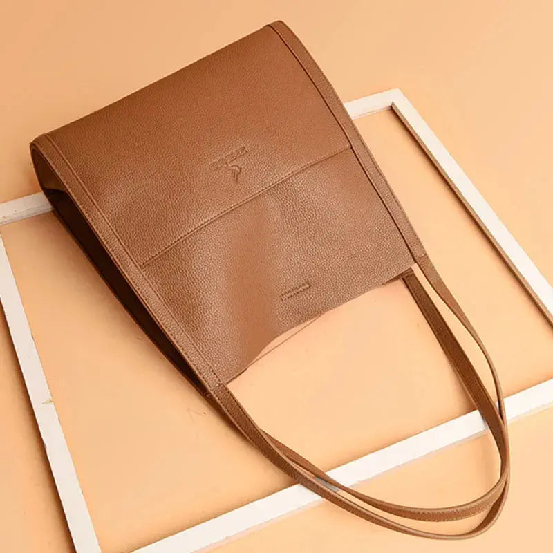 Moore | Luxuriously Minimal Shoulder Bag